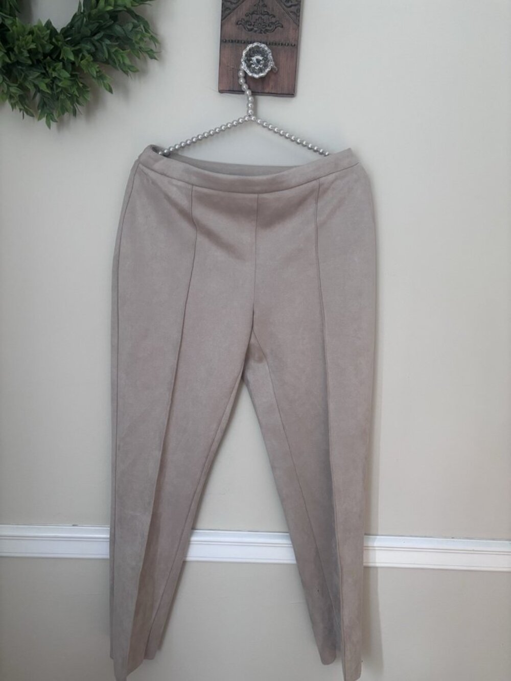 NWT Vince Camuto Womens Size M Faux Suede Pants Latte